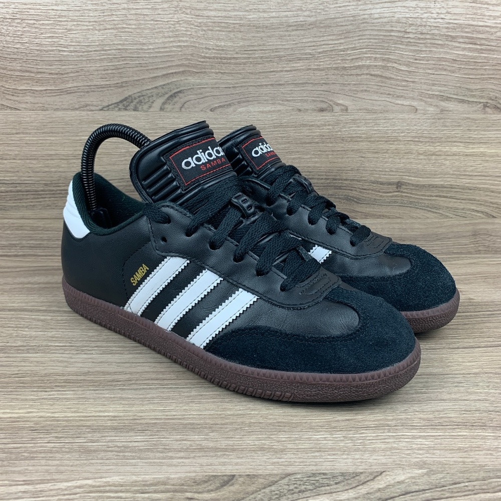 SAMBAS M5.5/W7 adidas Black man and White Athletic Shoes